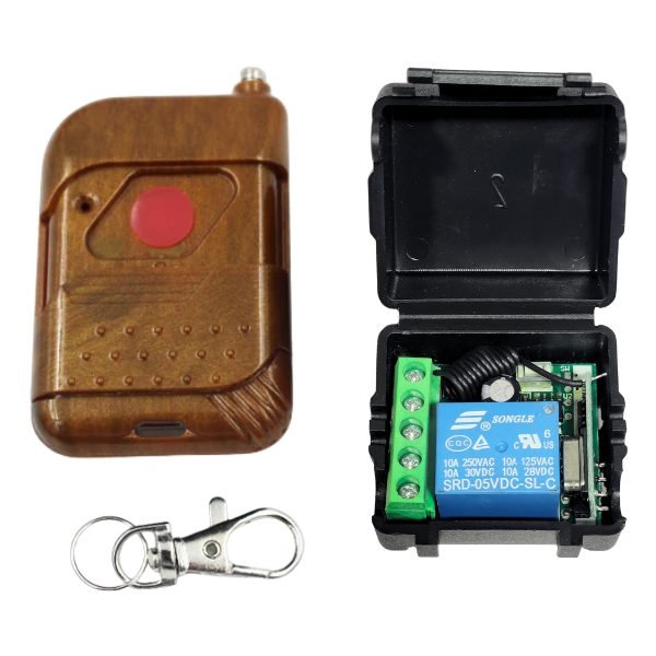 NO NC COM relay output terminals on 433MHz RF wireless relay board close-up